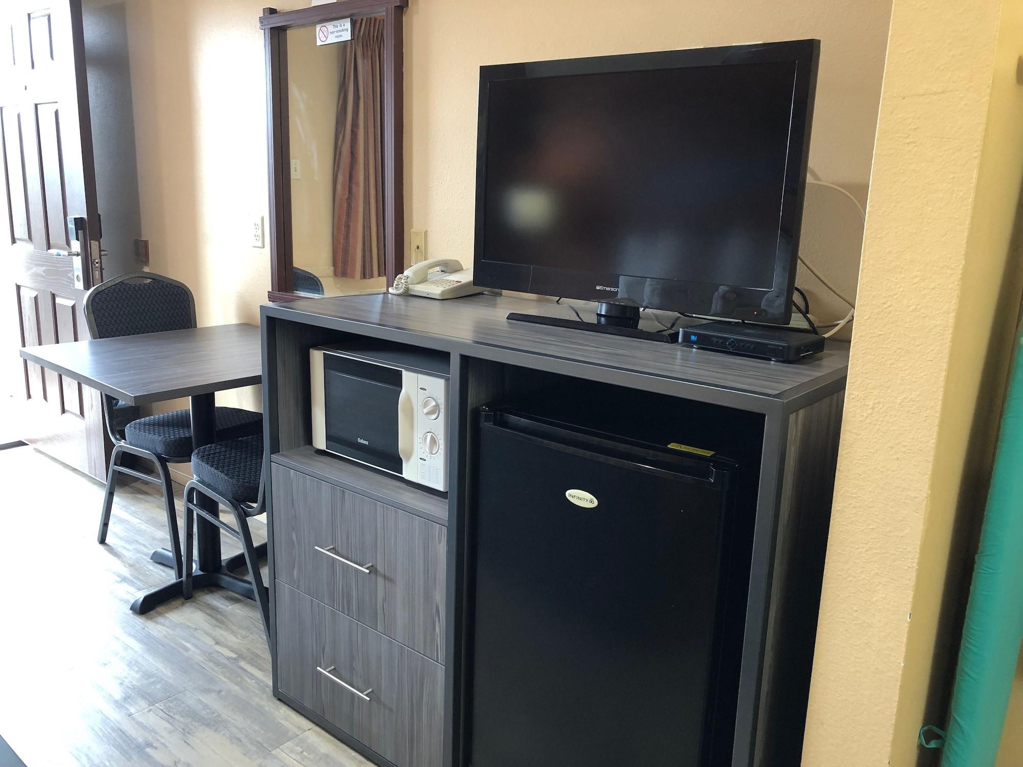 Americas Best Value Inn - Legend'S Inn Junction Bagian luar foto