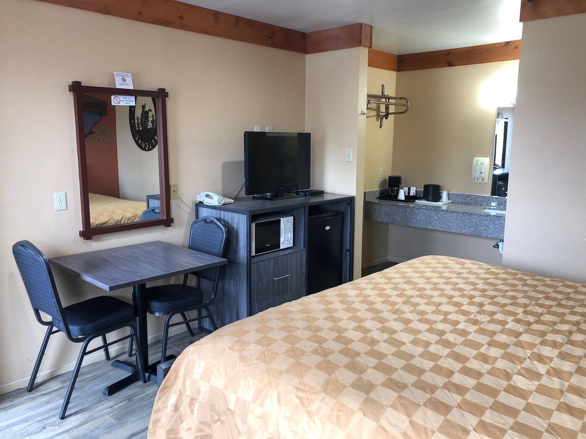 Americas Best Value Inn - Legend'S Inn Junction Bagian luar foto