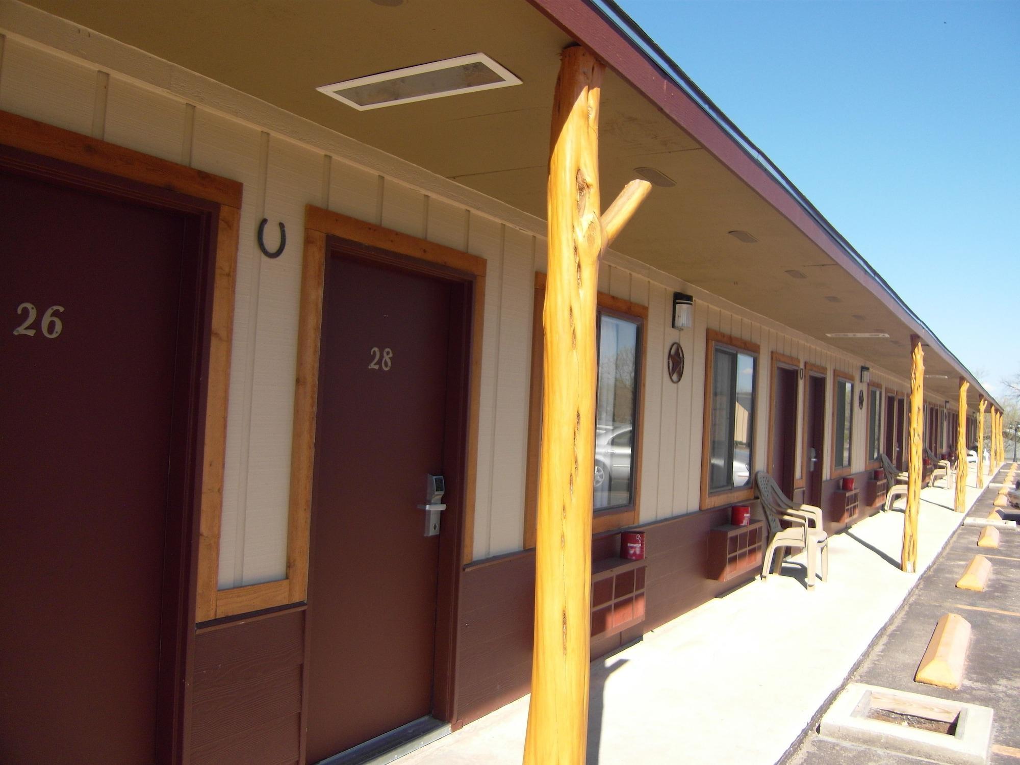 Americas Best Value Inn - Legend'S Inn Junction Bagian luar foto