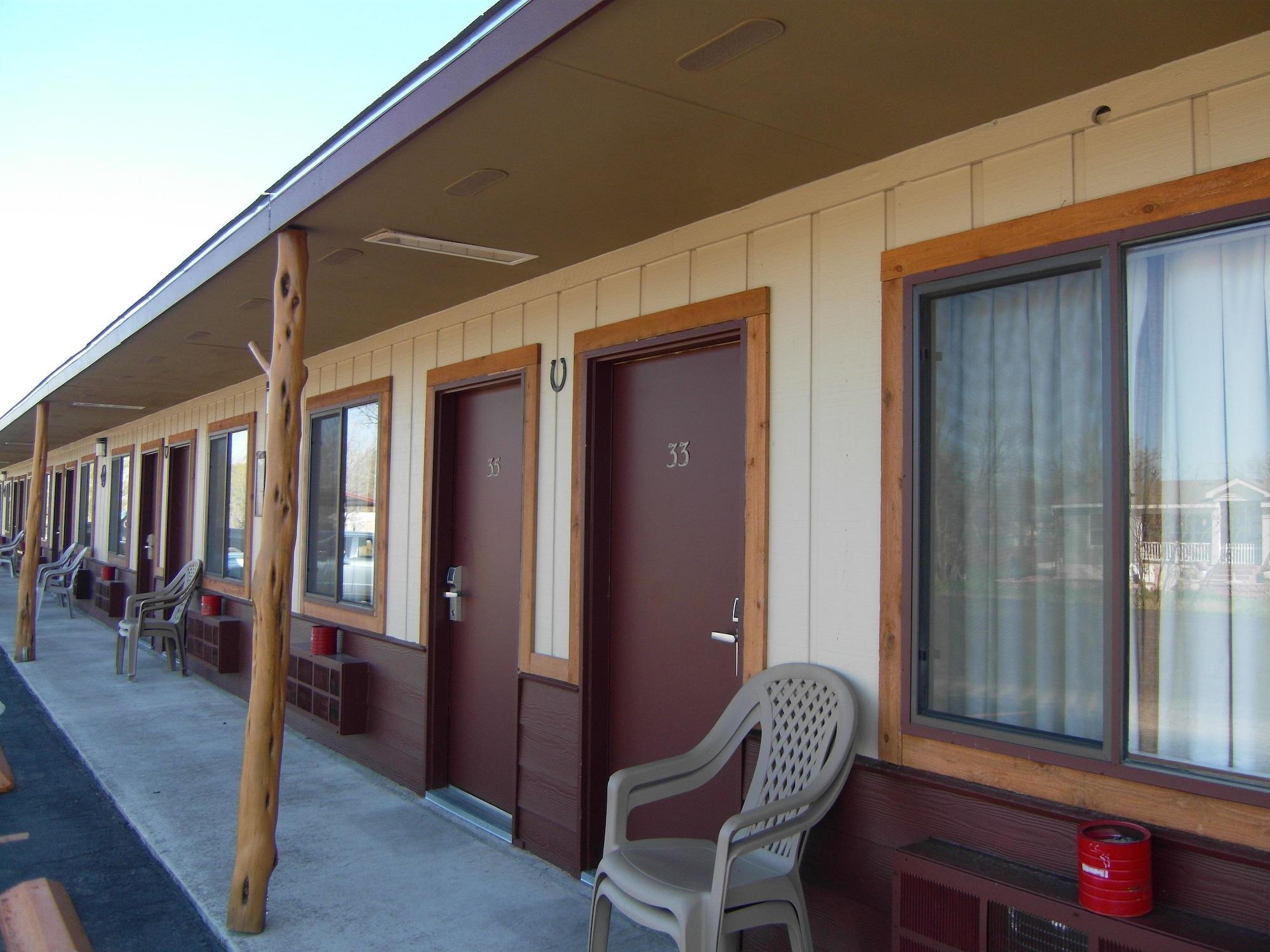 Americas Best Value Inn - Legend'S Inn Junction Bagian luar foto